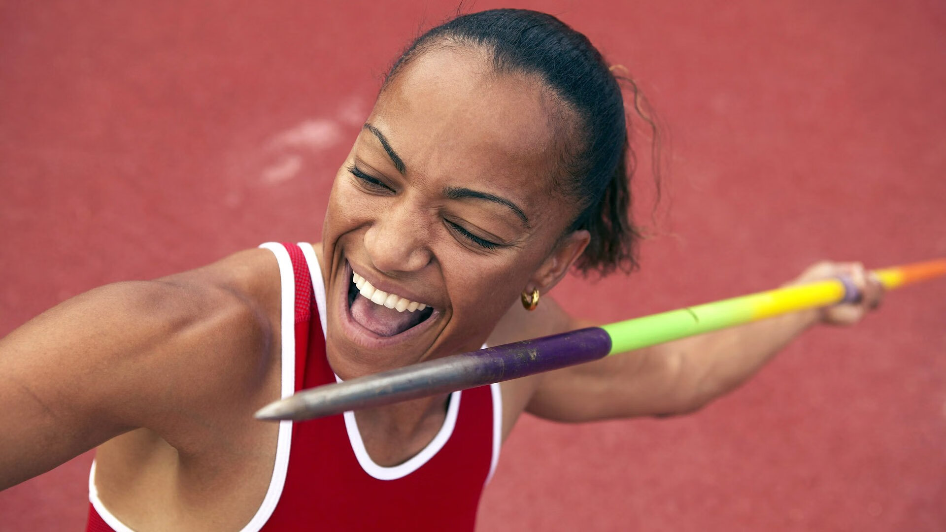 赛道风云突变，拉塞尔惊艳四座，梅赛德斯横扫红牛车队